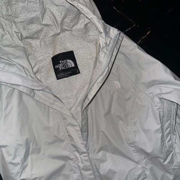 The North Face Lightweight Jacket - Picture 6 of 7